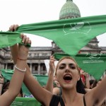 Felicidades “Están lloviendo mujeres”