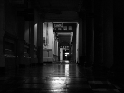 Pasillos_oscuros,_Hospital_del_Salvador